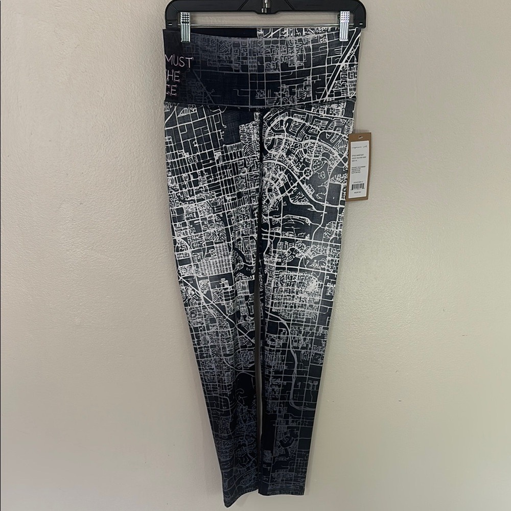 Niyama Sol Women's XL Barefoot Leggings You Are Here Map Print Black White NEW